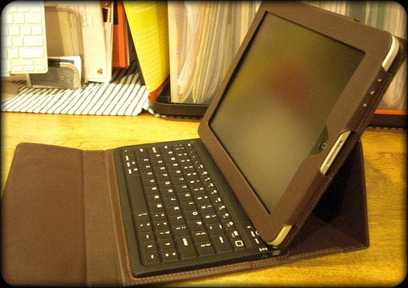 Review: HandStands iPad Case with Keyboard | iPhoneLife.com