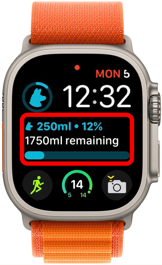 Waterllama water tracker on an Apple Watch face