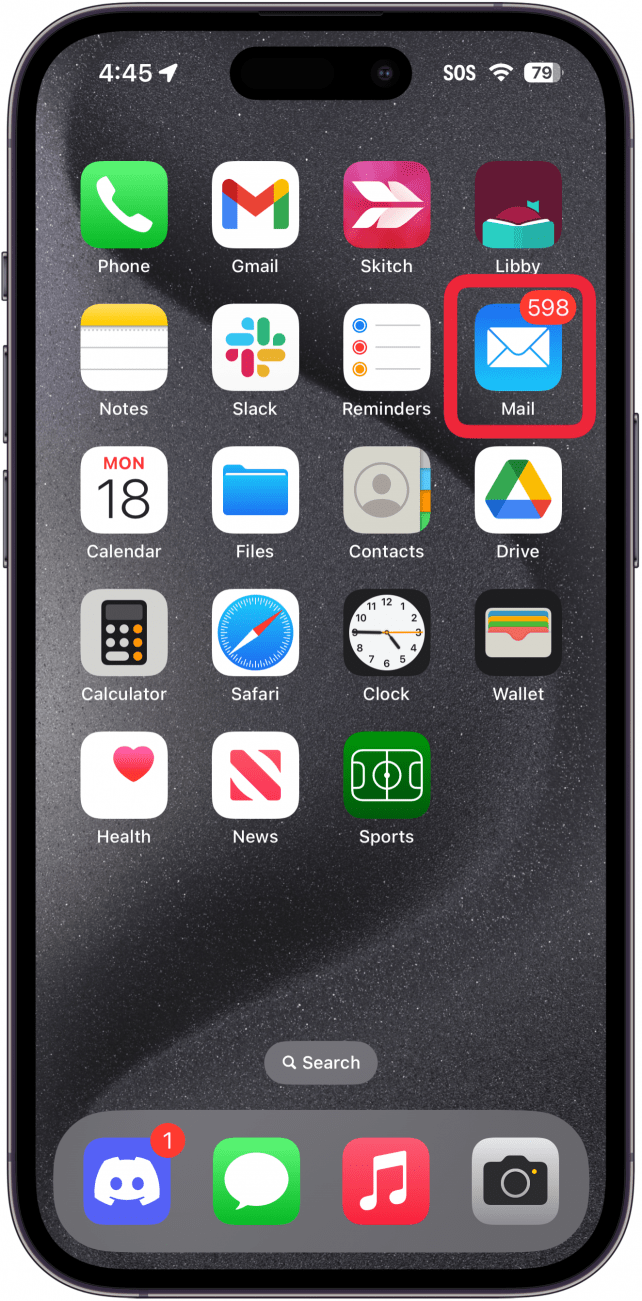 iphone home screen with a red box around mail app with over 500 unread emails