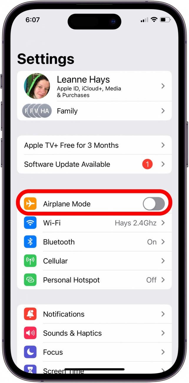 make sure airplane mode is toggled off