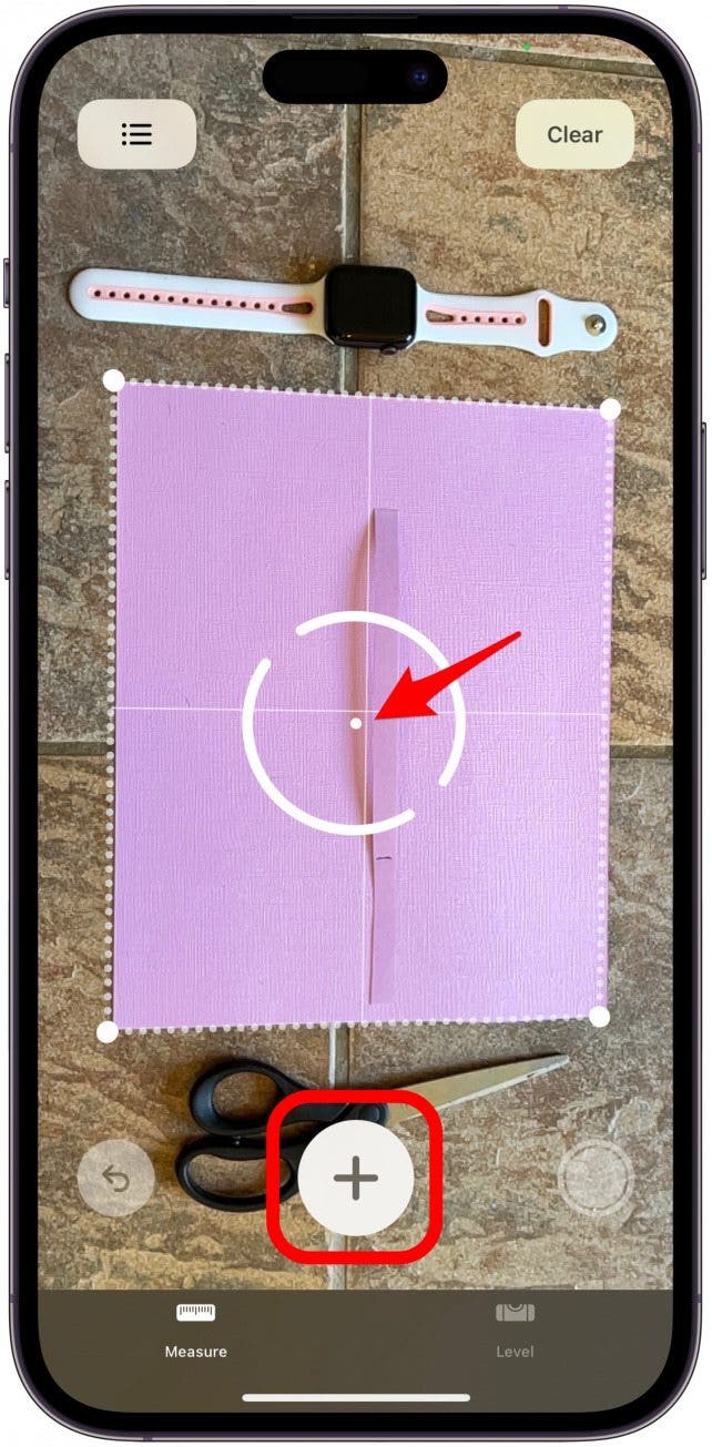 Position the point in the middle of the white semi circles on the starting point of your measurement. 