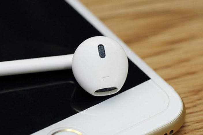 How to Use Your Apple EarPods to Do a Lot More Than Turn the Volume up or Down