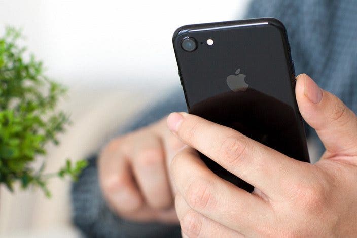 How to Hang Up Your iPhone with the Click of a Button