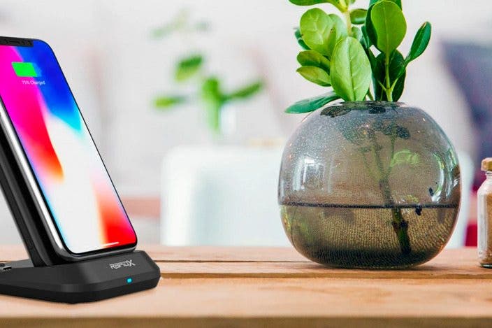 Review: MyPort Charging Stand Doubles as a Portable Wireless Charger