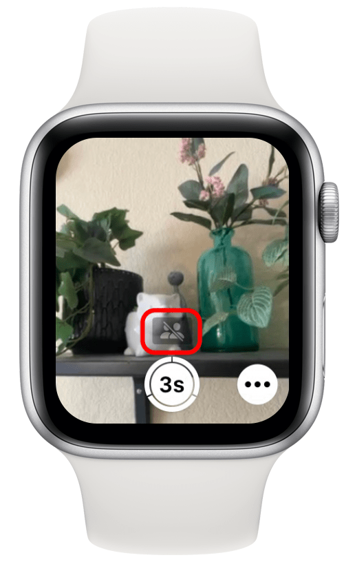 Screenshot of Apple Watch camera app screen with shared library icon darkened with a slash through it