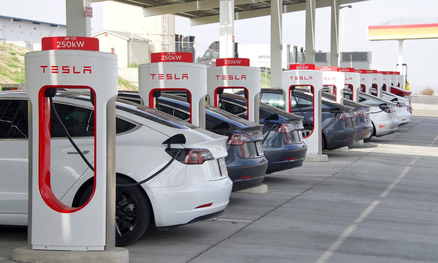 How long to charge store tesla at station