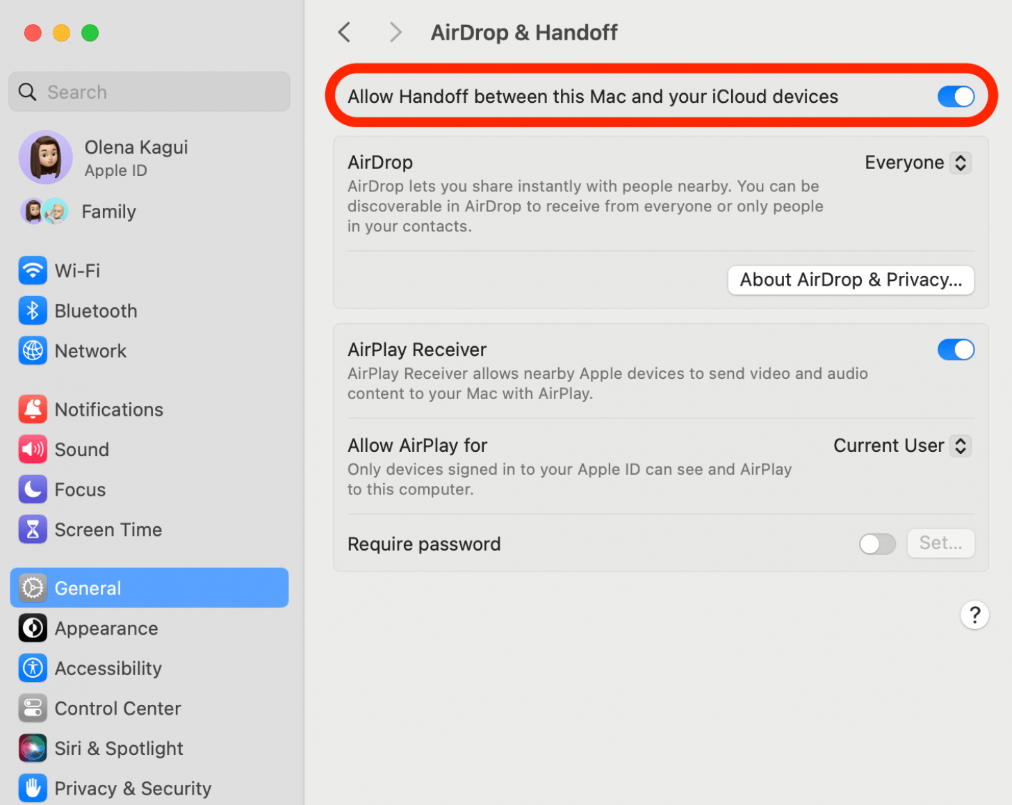 Make sure that Allow Handoff between this Mac and your iCloud devices is enabled.