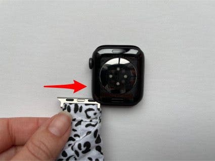 How to put on the Apple Watch band