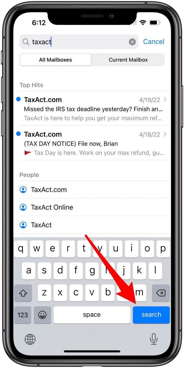 Mail search screen with text in the search field and the search button marked.