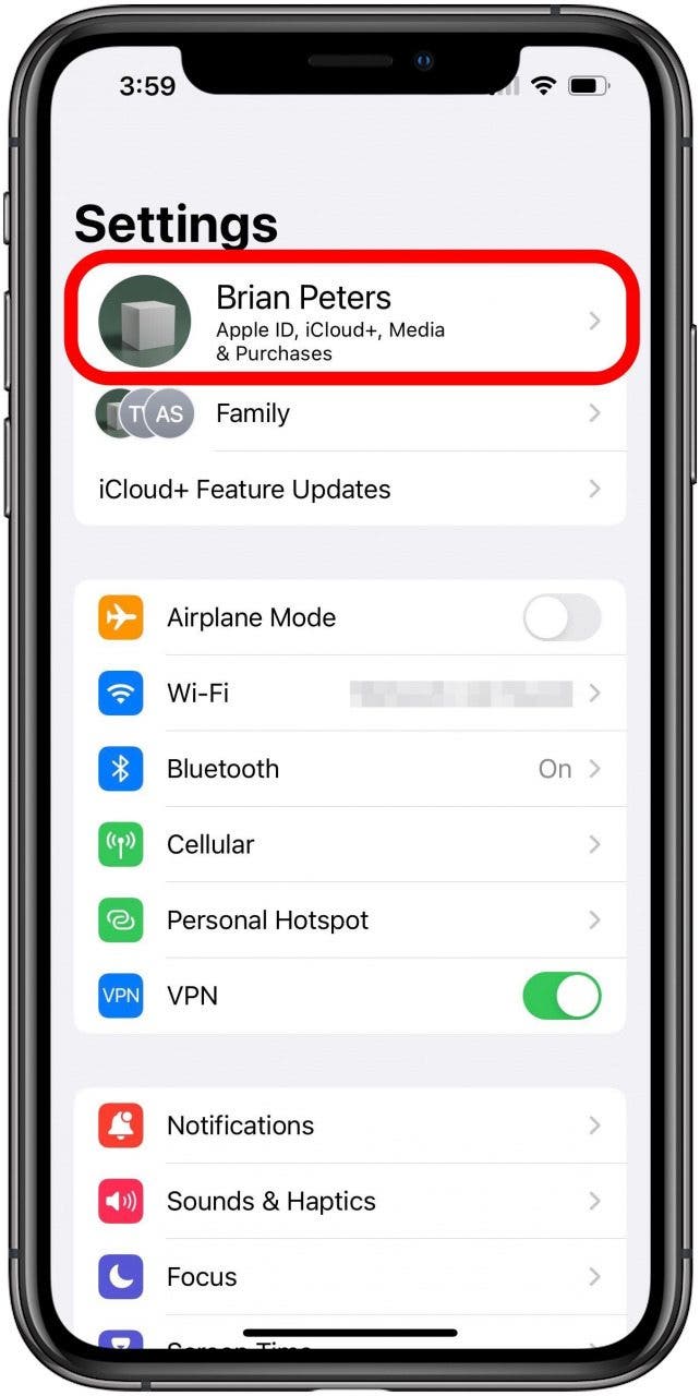 Settings app main screen with the Profile/Apple ID/iCloud option marked.